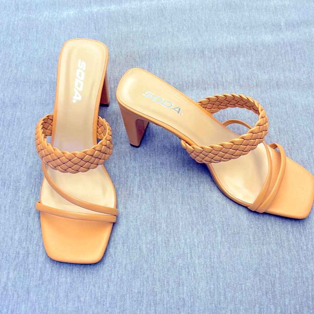 NWOT Soda heeled sandals, peach size 8.
